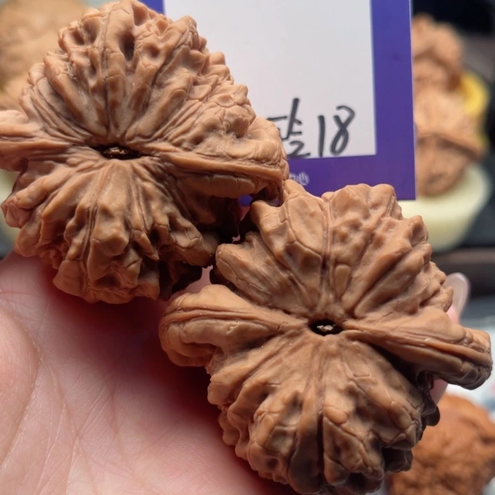 吊坠文玩核桃一****文玩核桃18