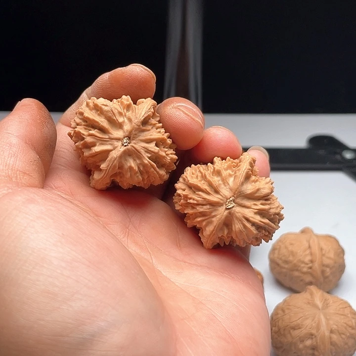 吊坠文玩核桃骚*刺虎