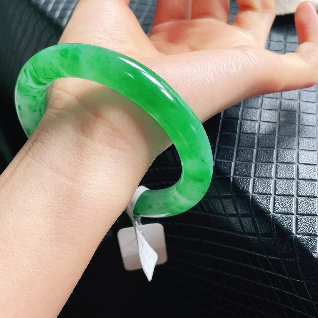 迷***恋石英质玉未镶嵌手镯