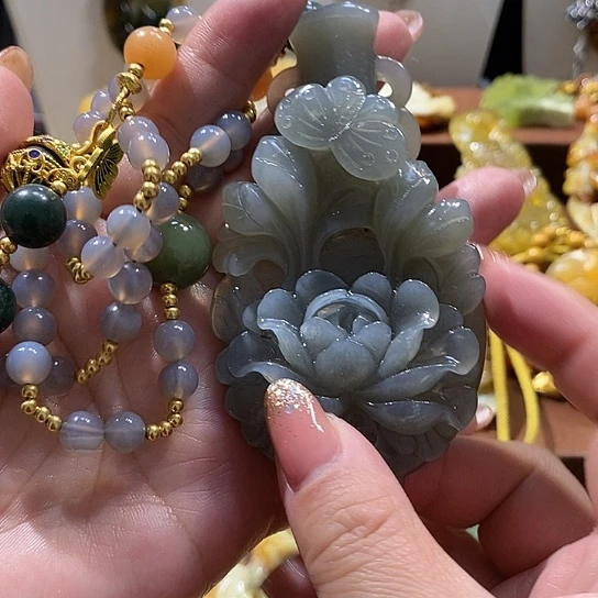 蛇纹石玉未镶嵌颈饰