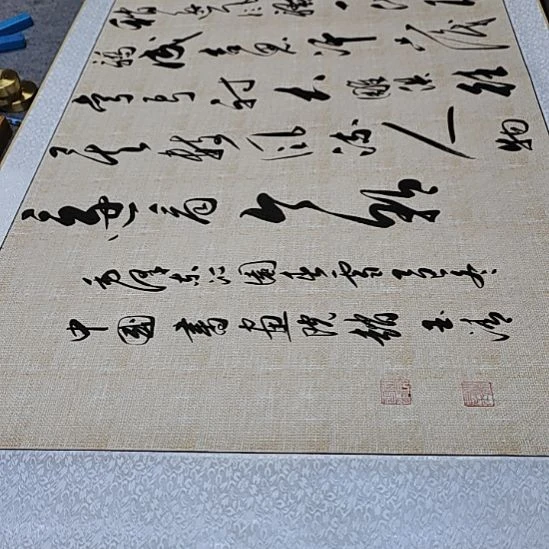 书法装裱的毛泽东沁园春雪浅仿古麻布纹宣纸