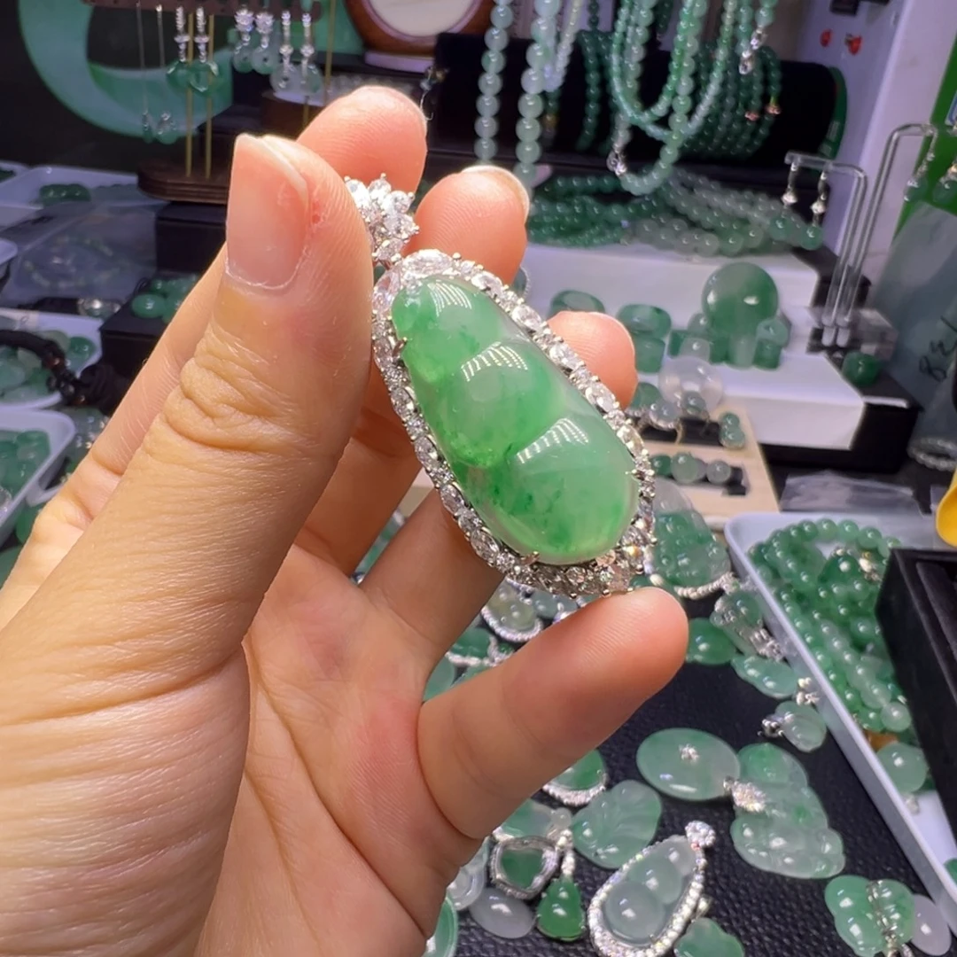 石英质玉未镶嵌颈饰