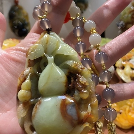 蛇纹石玉未镶嵌颈饰
