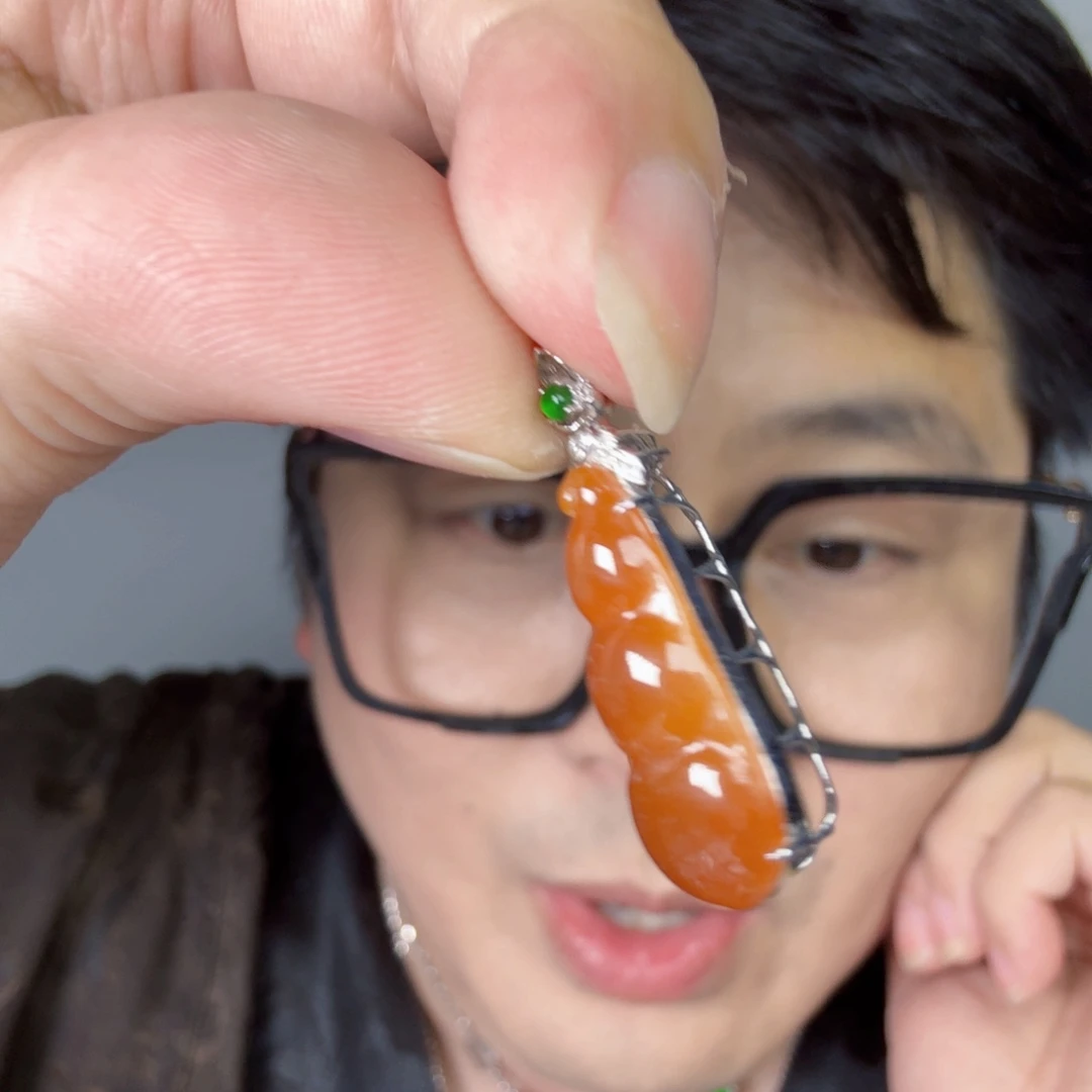 翡翠18K金镶嵌颈饰一件