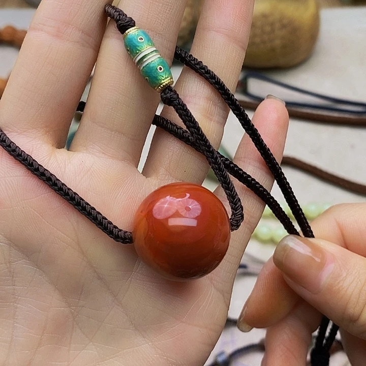 小****颈饰未镶嵌南红玛瑙