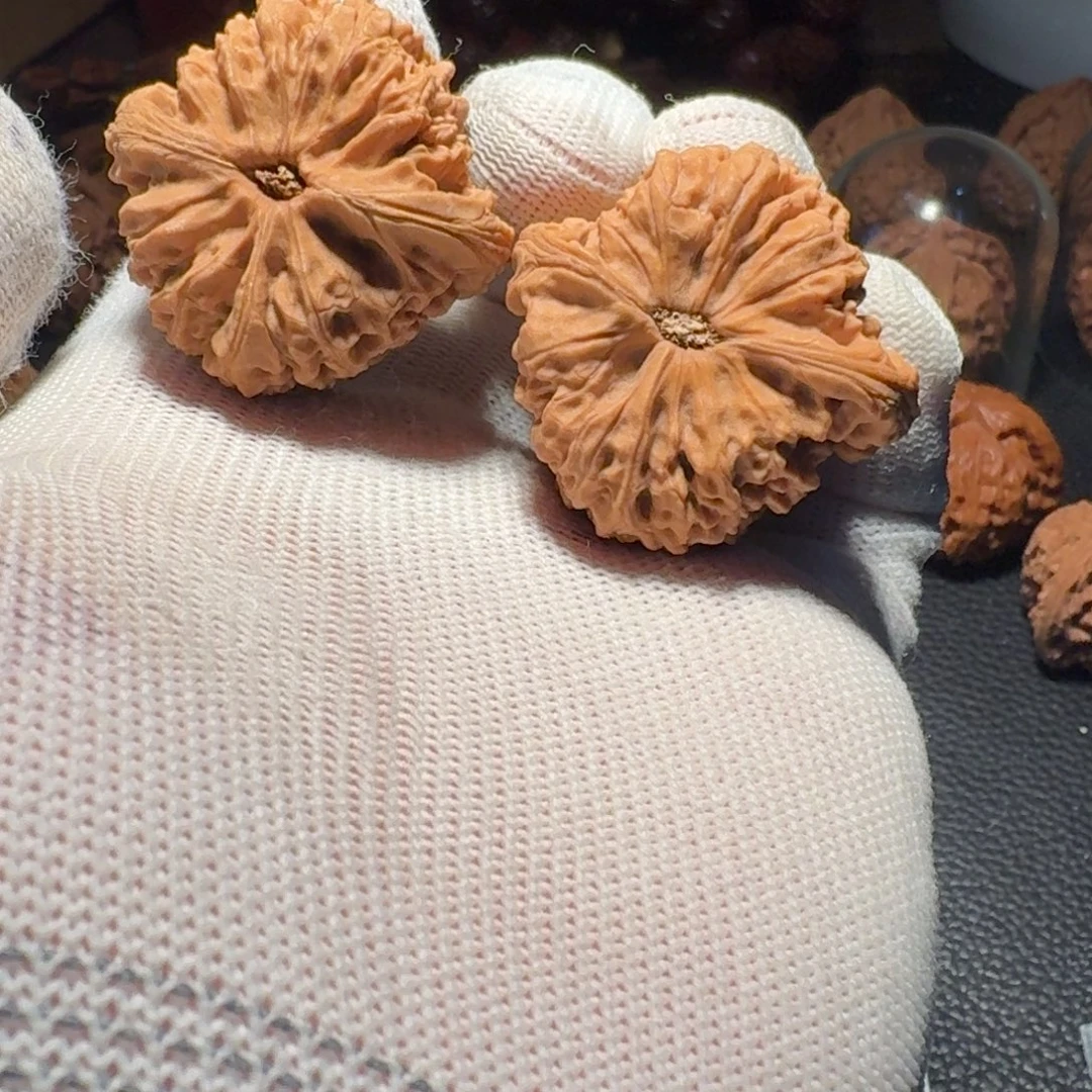 ****海文玩核桃吊坠有色差有瑕私