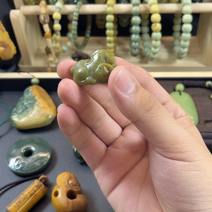 岫岩河磨玉（透闪石质玉）未镶嵌手链
