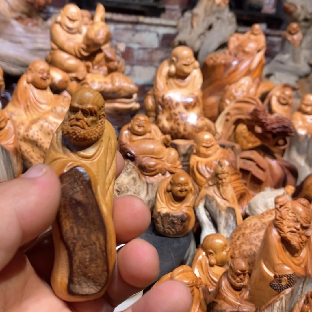 柏木哎*喂崖柏根雕摆件