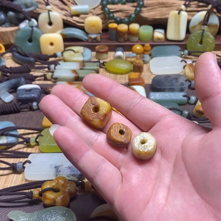 蛇纹石玉未镶嵌挂件微**爷