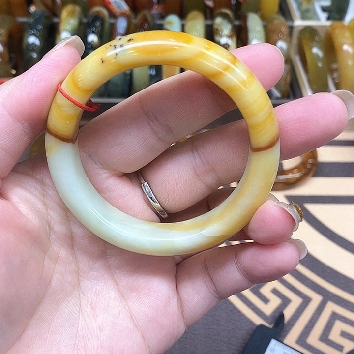 未镶嵌透闪石-蛇纹石玉手镯