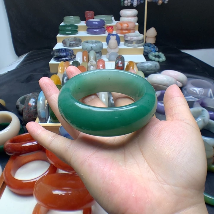 未镶嵌手镯石英质玉蓝*