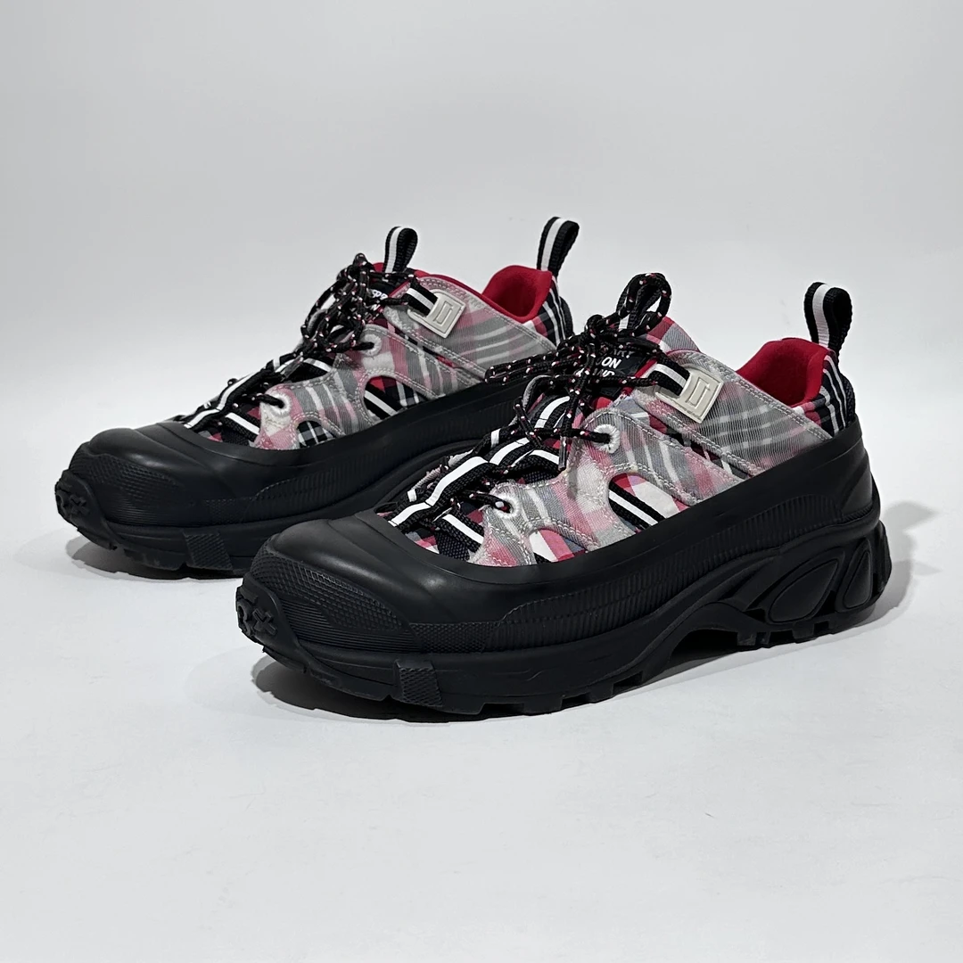 95新 BURBERRY/博柏利 40码 黑红时尚老爹鞋/WX01827