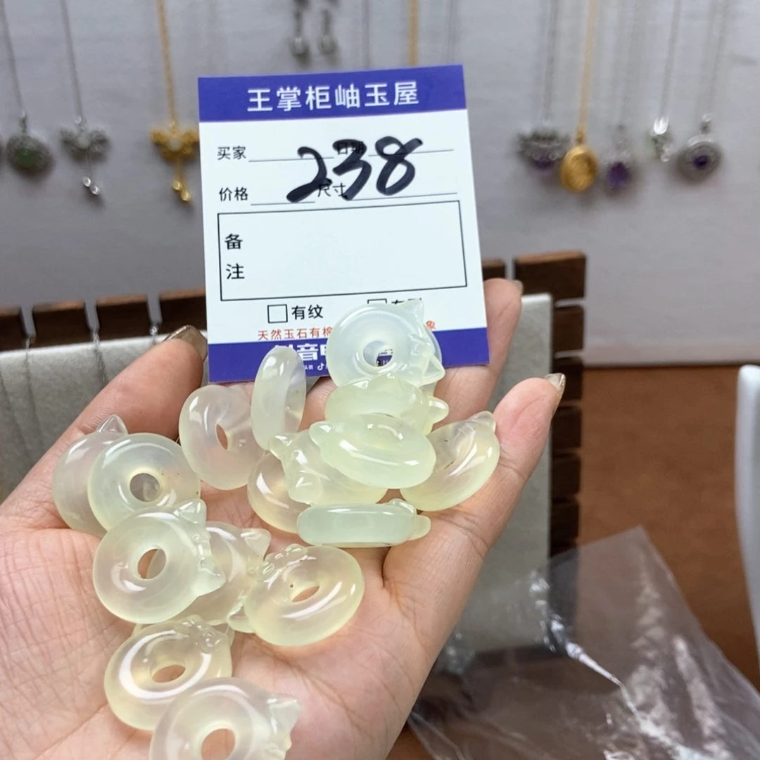 岫玉吊坠吊坠未镶嵌多样性，发一个