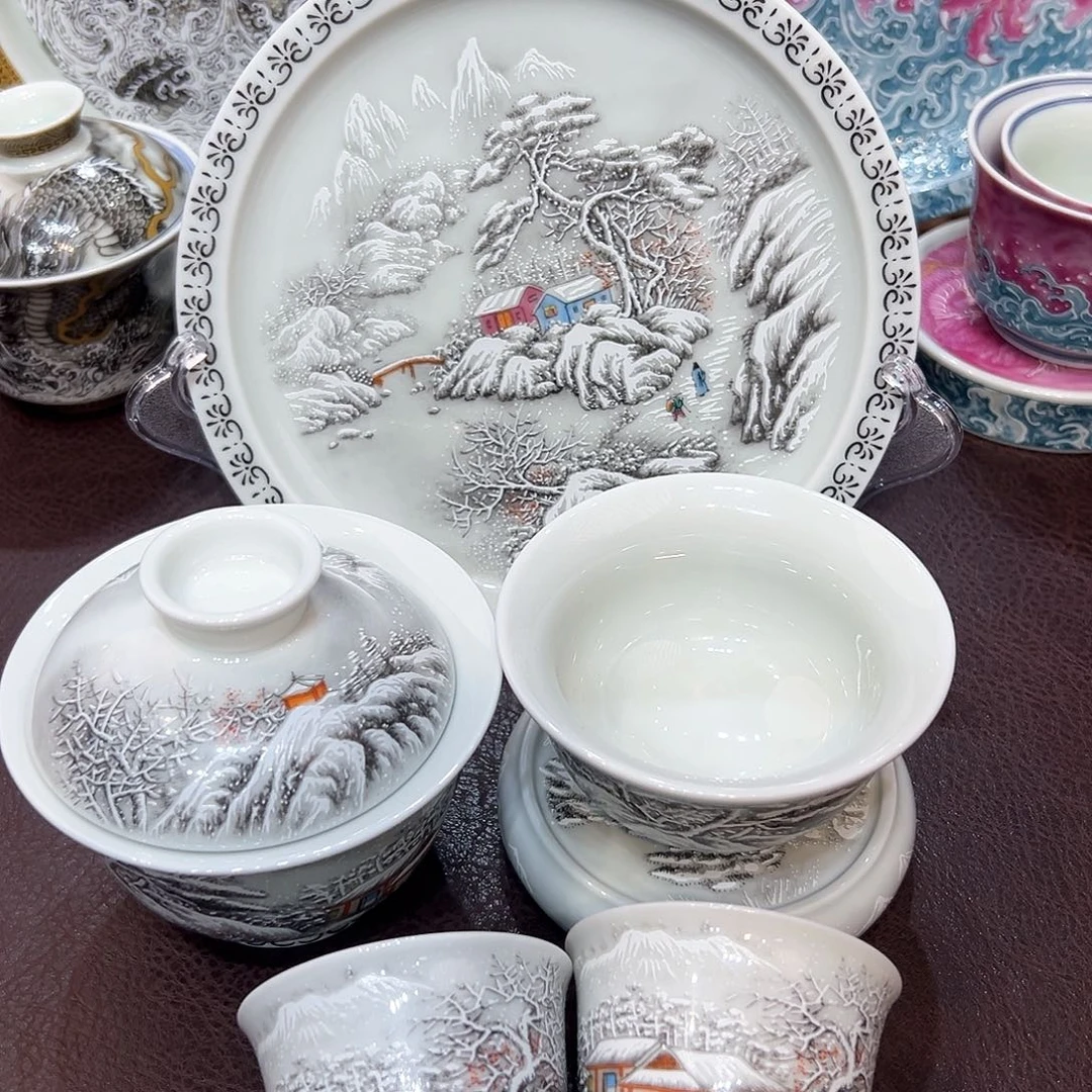 摆件景德镇陶瓷艺术展演区艺术展获一等功二等