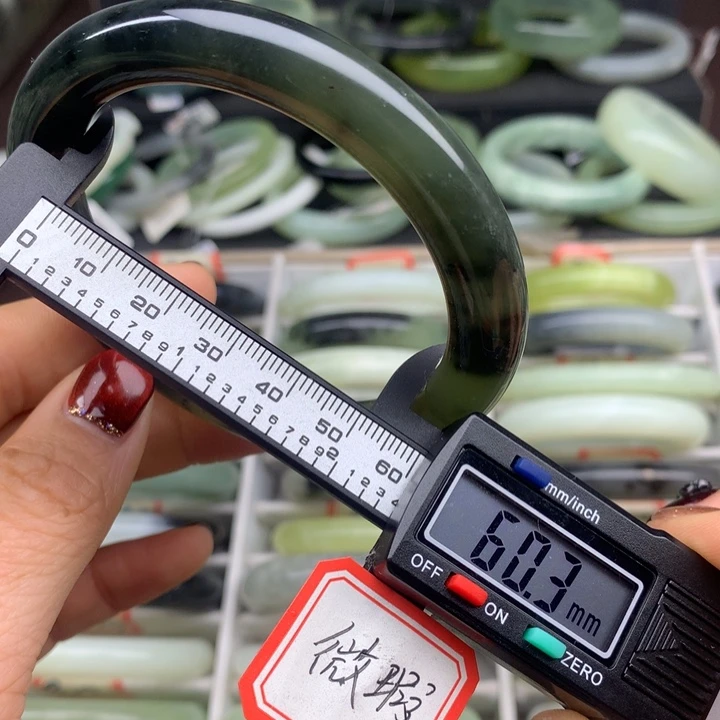 蛇纹石玉未镶嵌手镯953