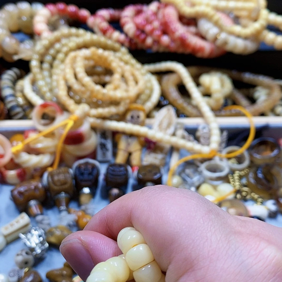 驼骨摆件小*猪蒜瓣手持0.8手串90颗