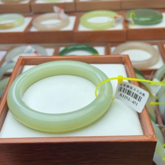 【闪购商品】和田玉手镯未镶嵌56