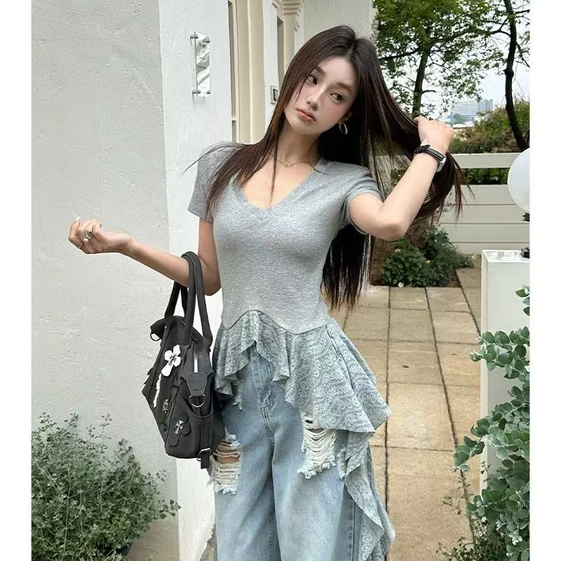 2025设计感纯欲辣妹蕾丝拼接修身百搭V领洋气新款T恤显瘦辣妹上衣