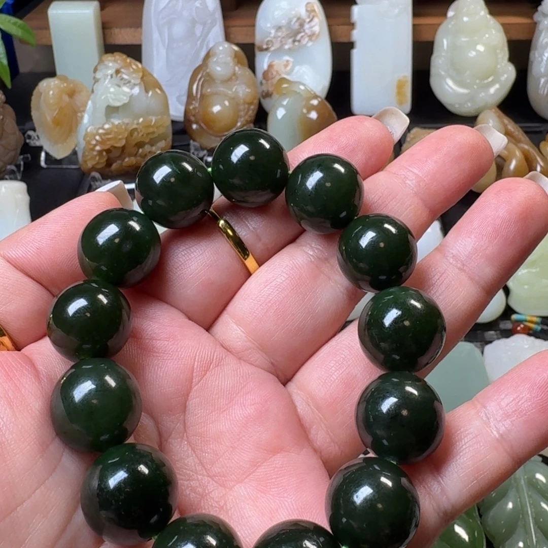 大***军和田玉未镶嵌颈饰