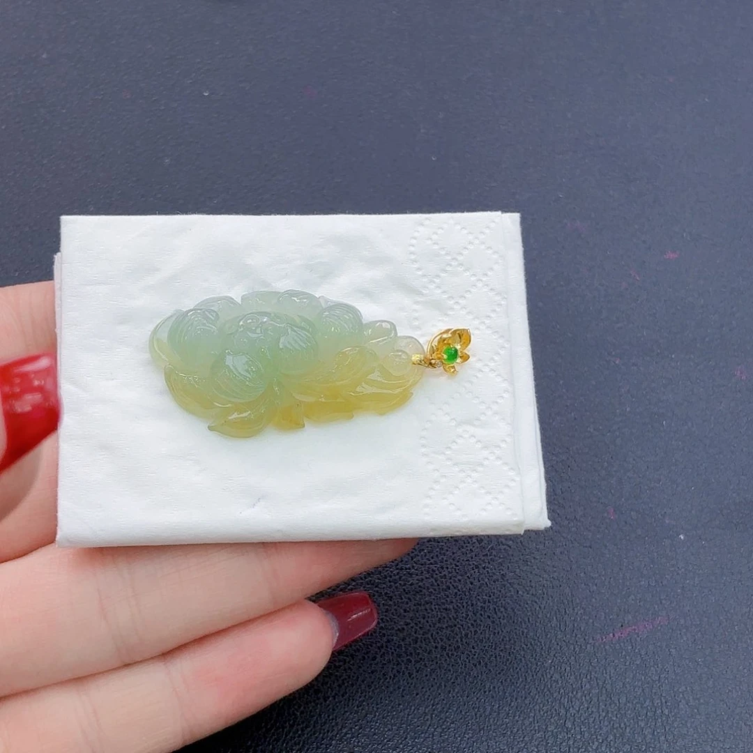 翡翠颈饰18K金镶嵌卡**❀莲花吊坠