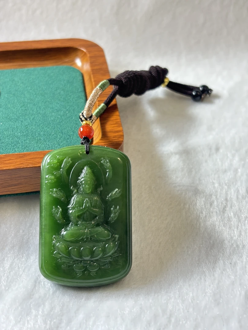 孤品和田玉千手观音无事牌高品碧玉吊坠