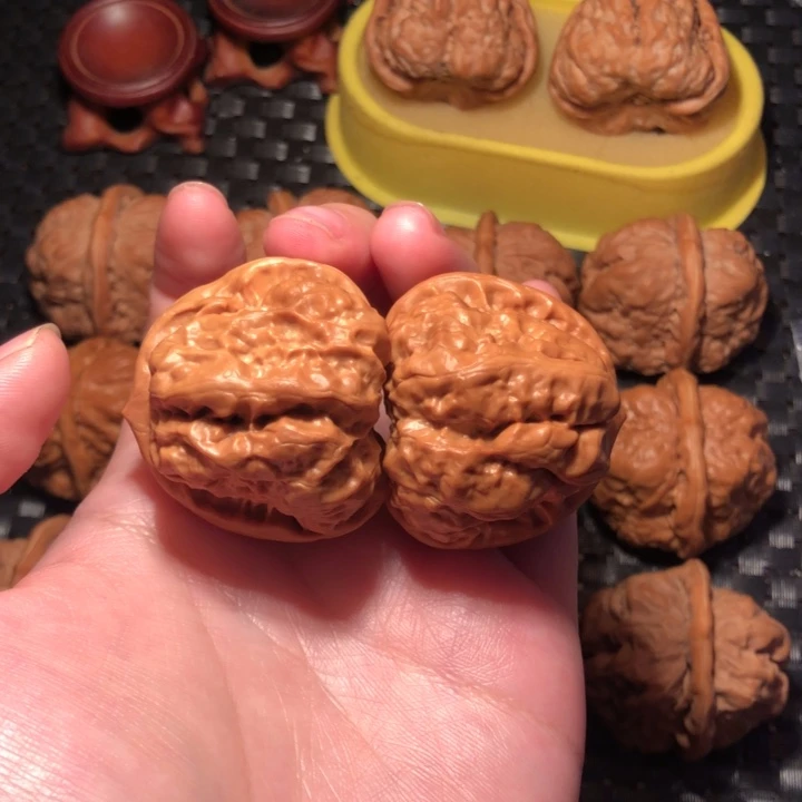 文玩核桃把件40四开八腿肌肉蛙