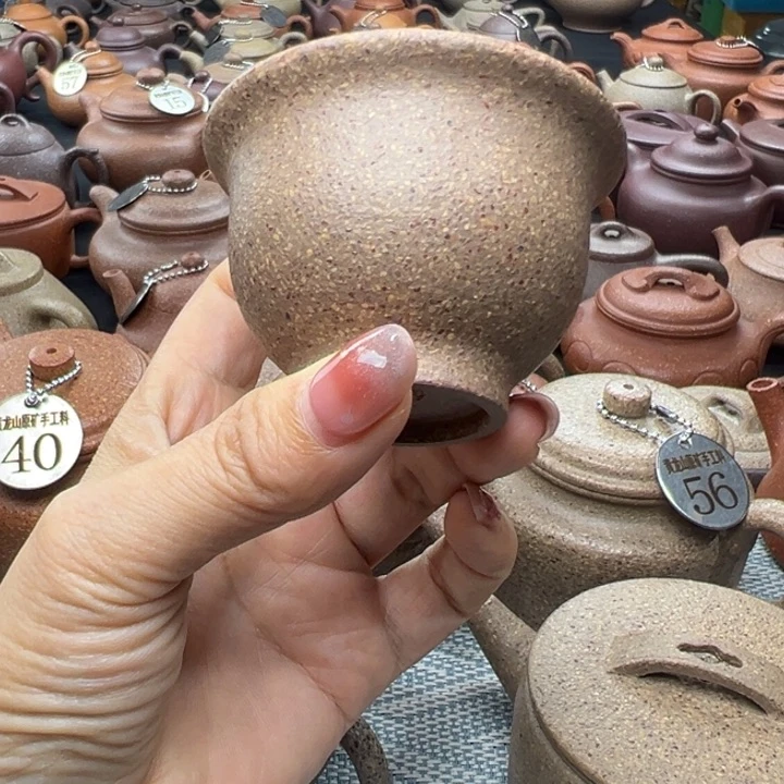 用***1紫砂壶等手工艺品上