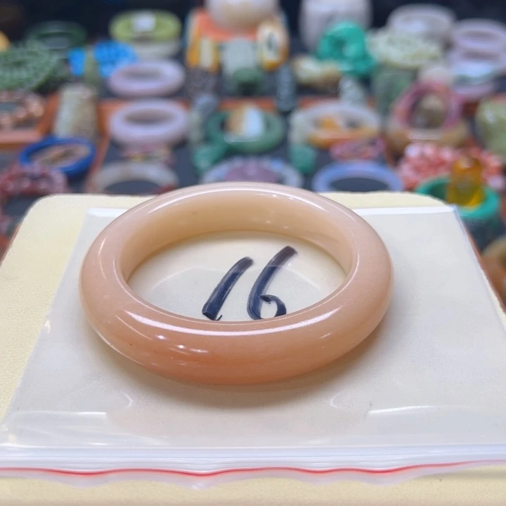 石英质玉手镯未镶嵌肉*瘩16