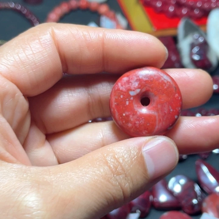 天然辰砂原石满红平安扣