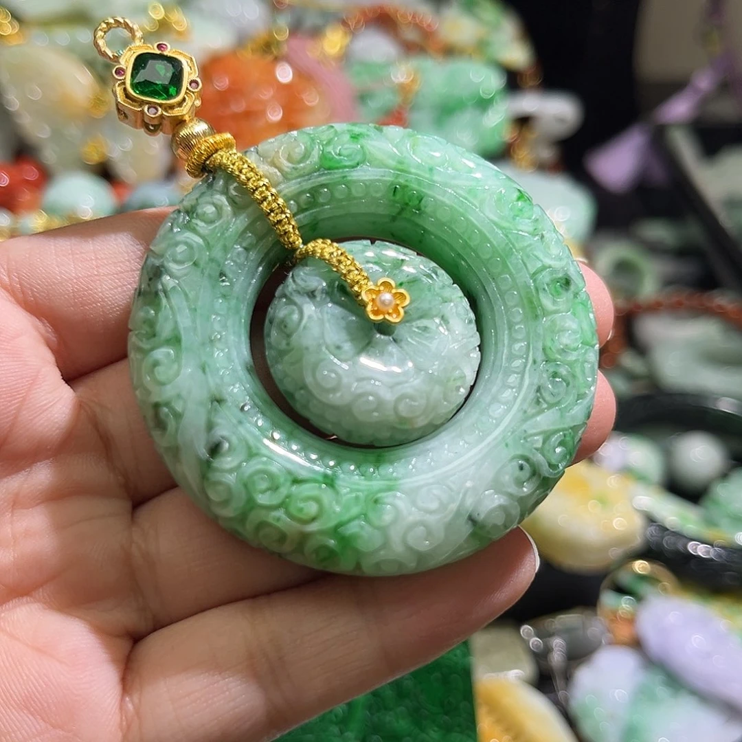 翡翠未镶嵌颈饰待编织