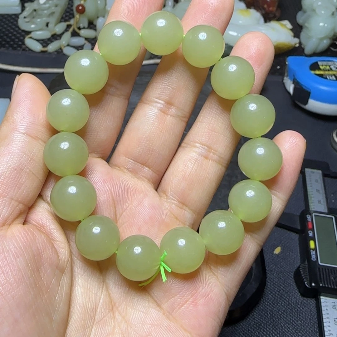 和田玉未镶嵌把件