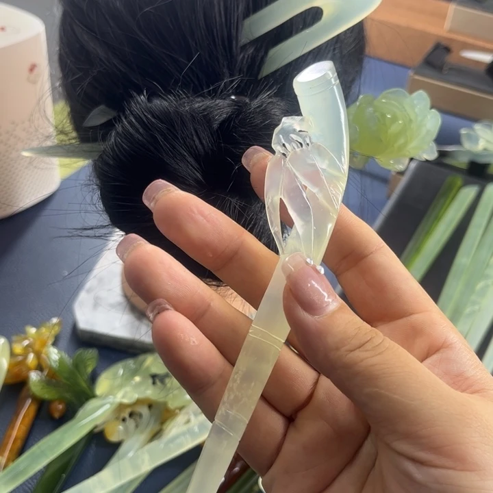 鲸***落未镶嵌蛇纹石玉发饰