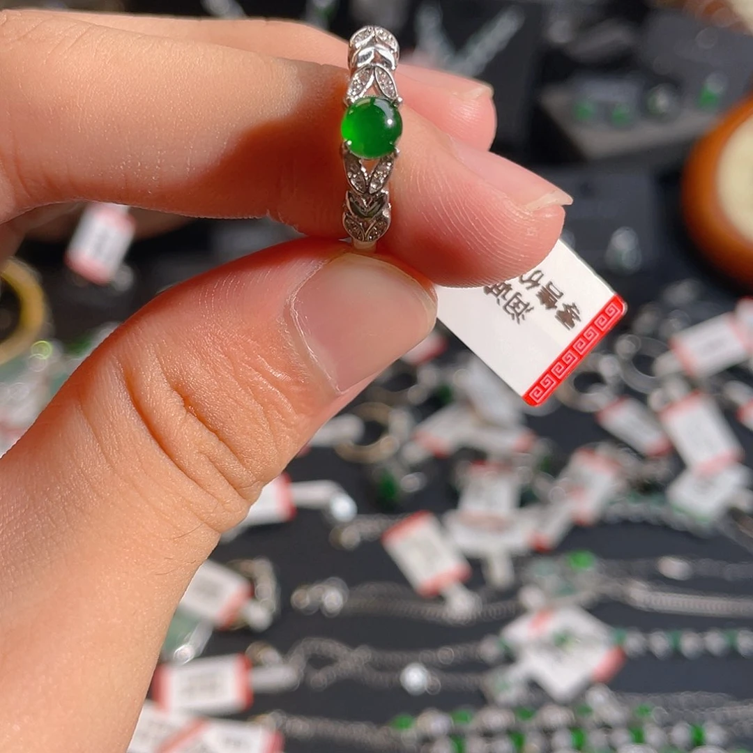 翡翠戒指未镶嵌