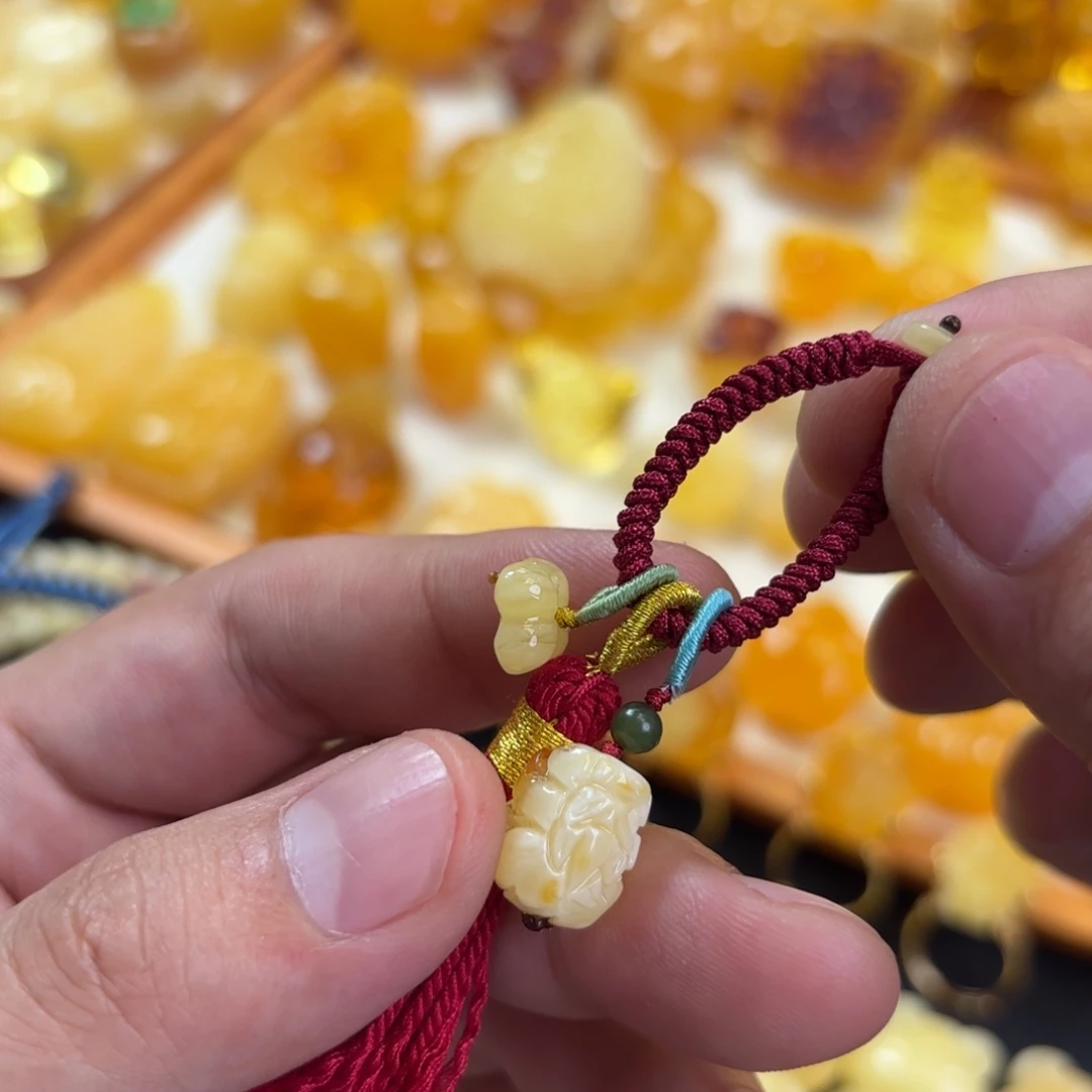 蜜蜡未镶嵌裸石貔貅