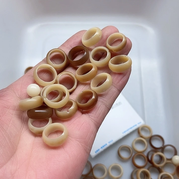 白玉菩提吊坠瑕疵跑环20颗