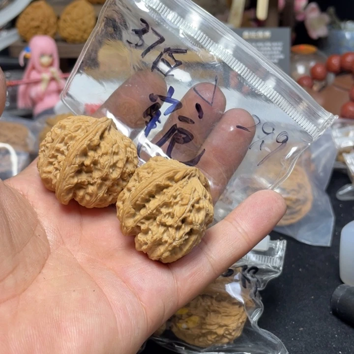 文玩核桃把件牢*白狮子