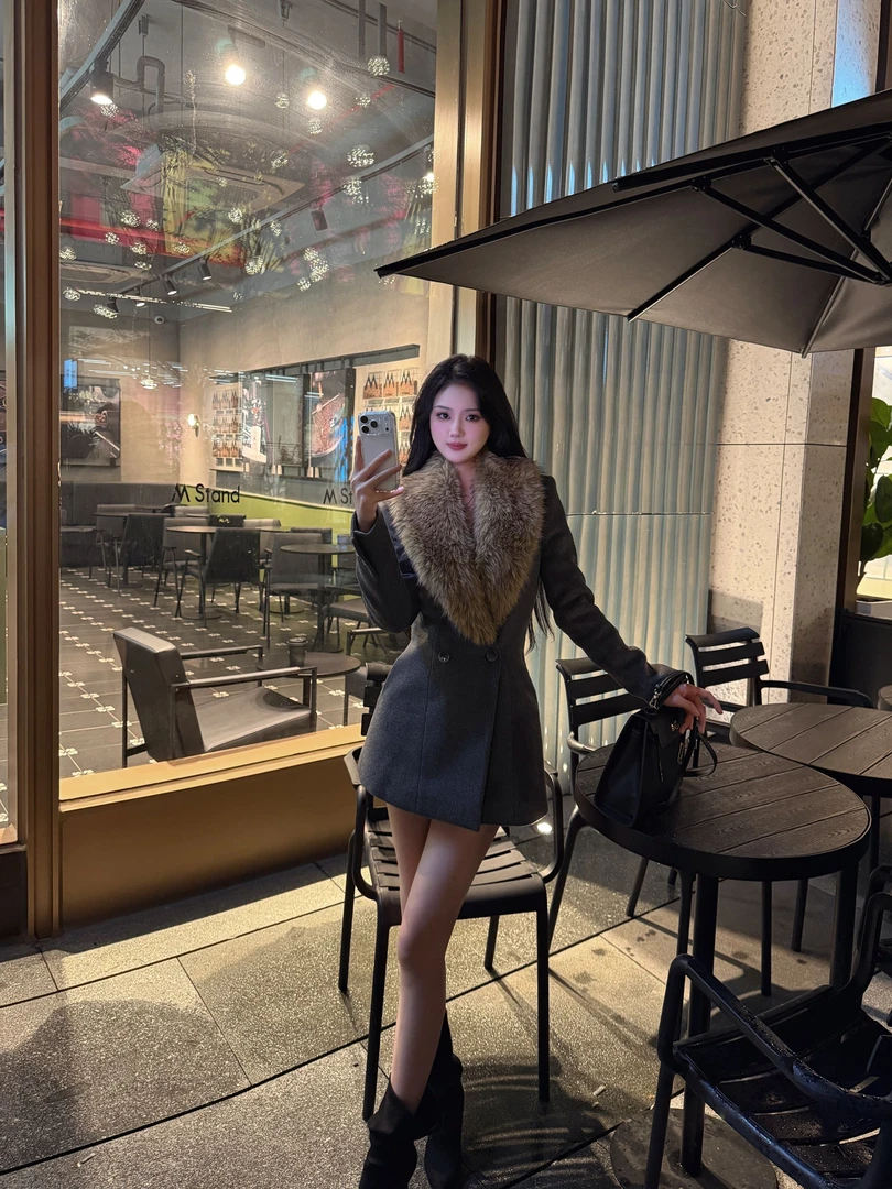 2025冬新款毛领收腰富家千金风灰色毛领收腰高级感气质款毛呢外套