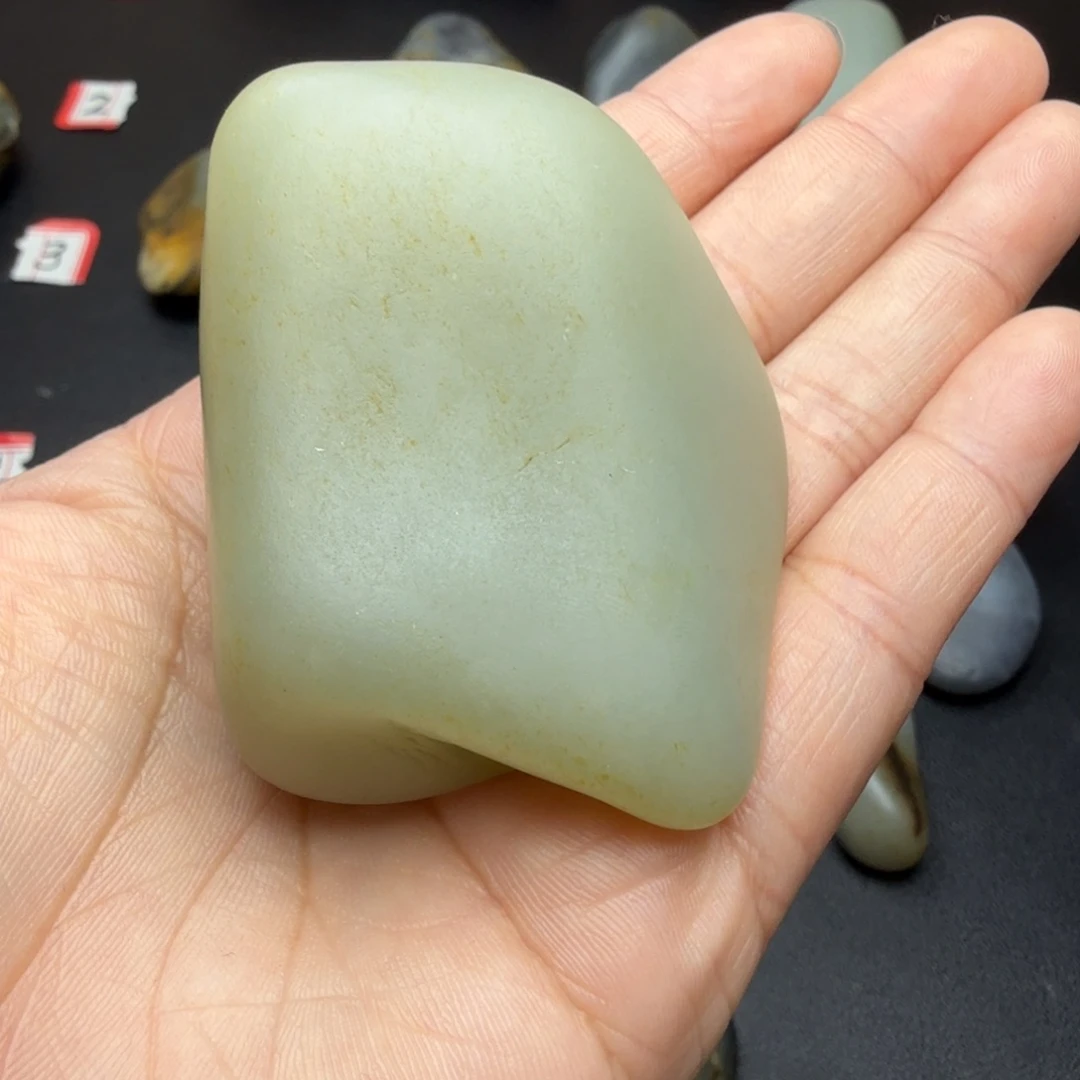 放***走未镶嵌和田玉珠宝奇石