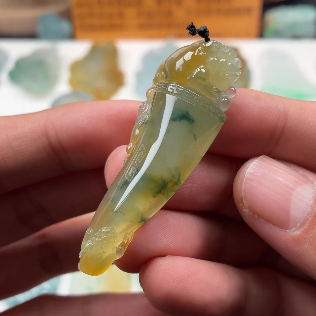 定制翡翠未镶嵌龙牙