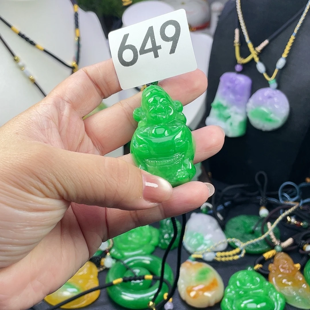 翡翠未镶嵌吊坠(赠链)