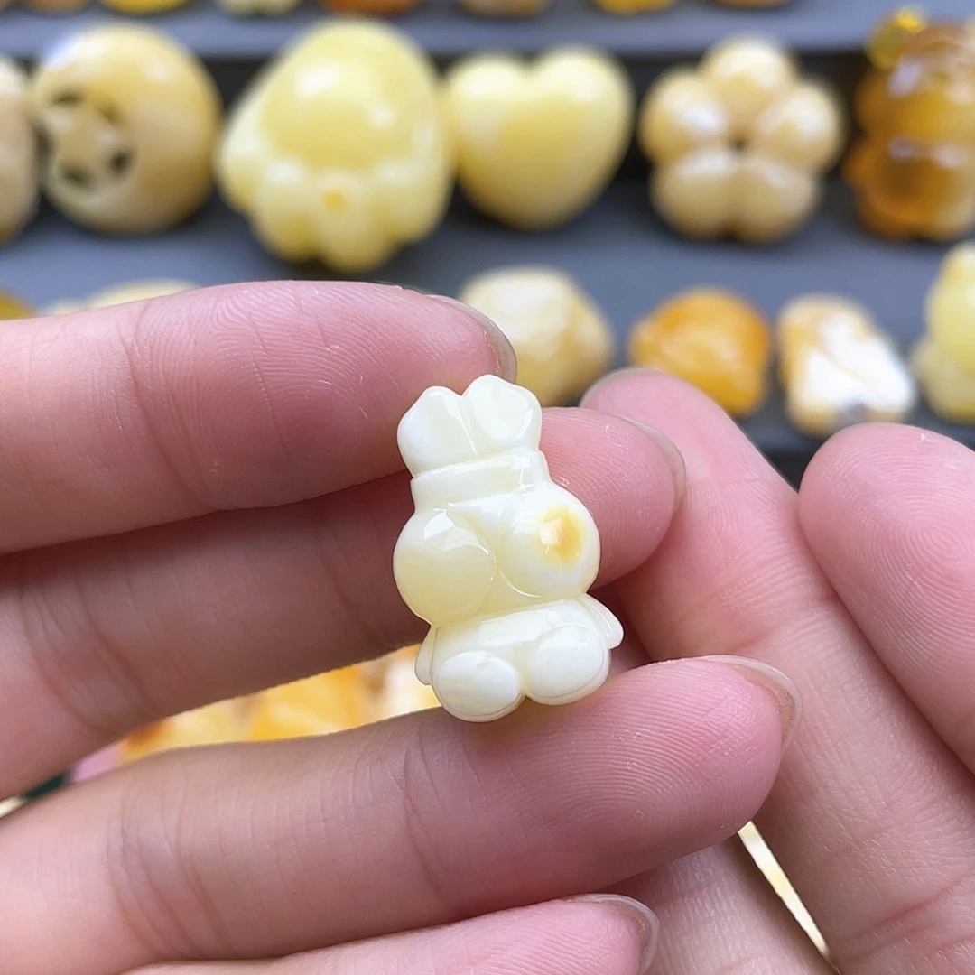琥珀裸石未镶嵌蜜蜡