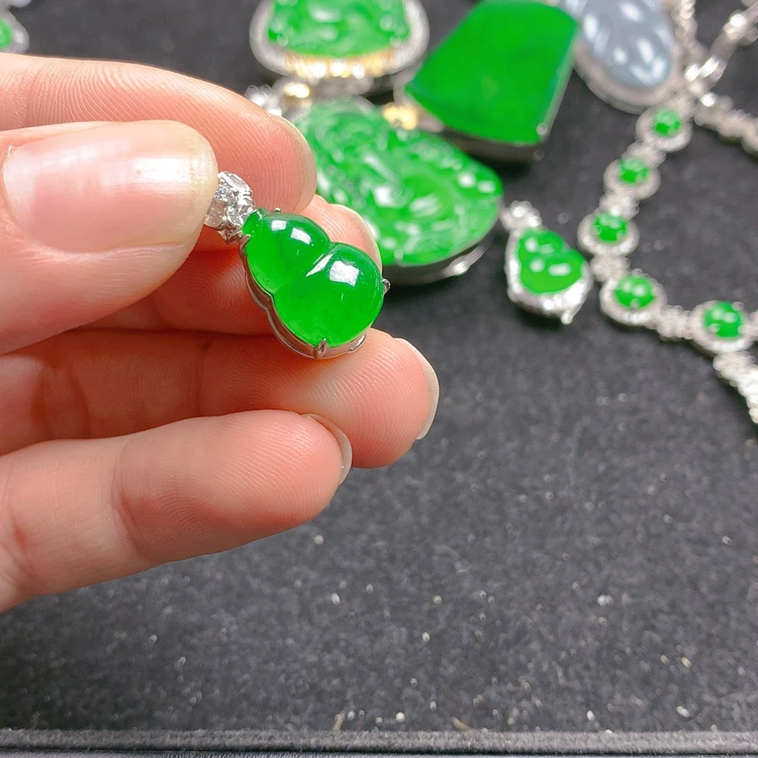 颈饰银S925镶嵌翡翠