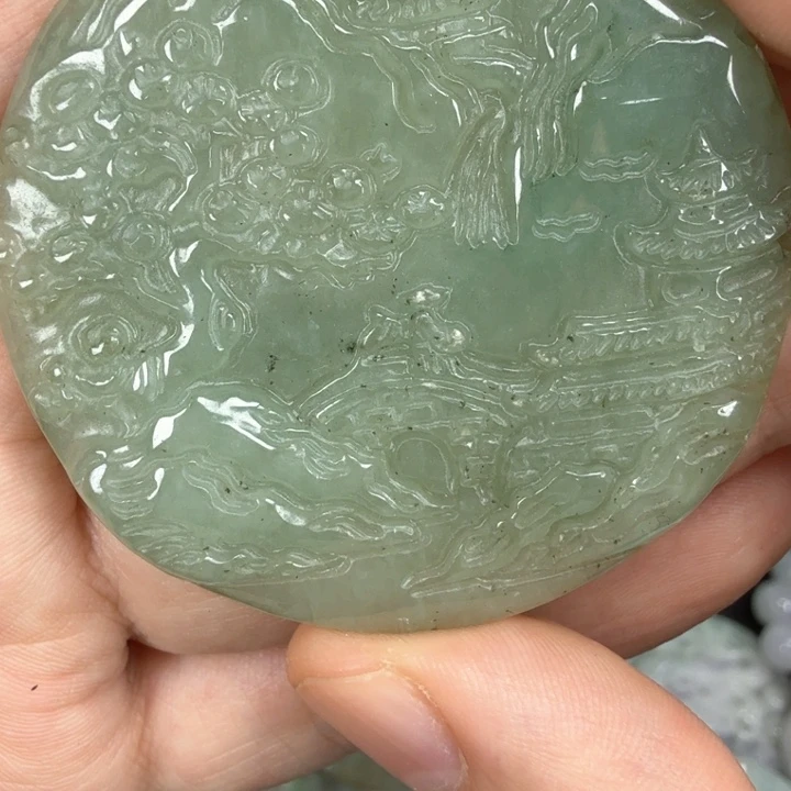 翡翠挂件未镶嵌翡翠