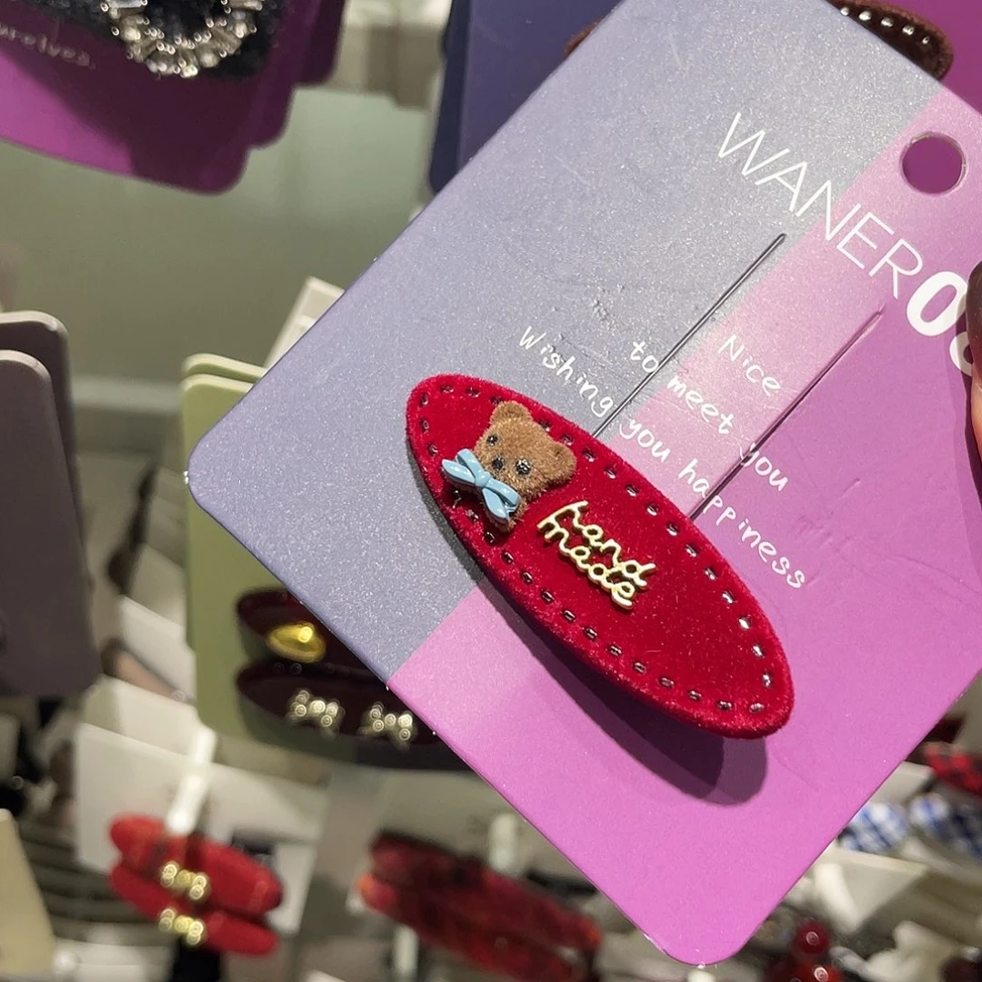 非金属红色小熊鸭架一只