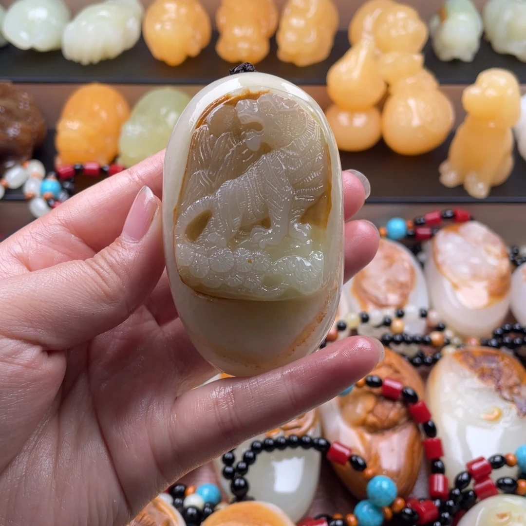 任***贵石材天然古青石手把件