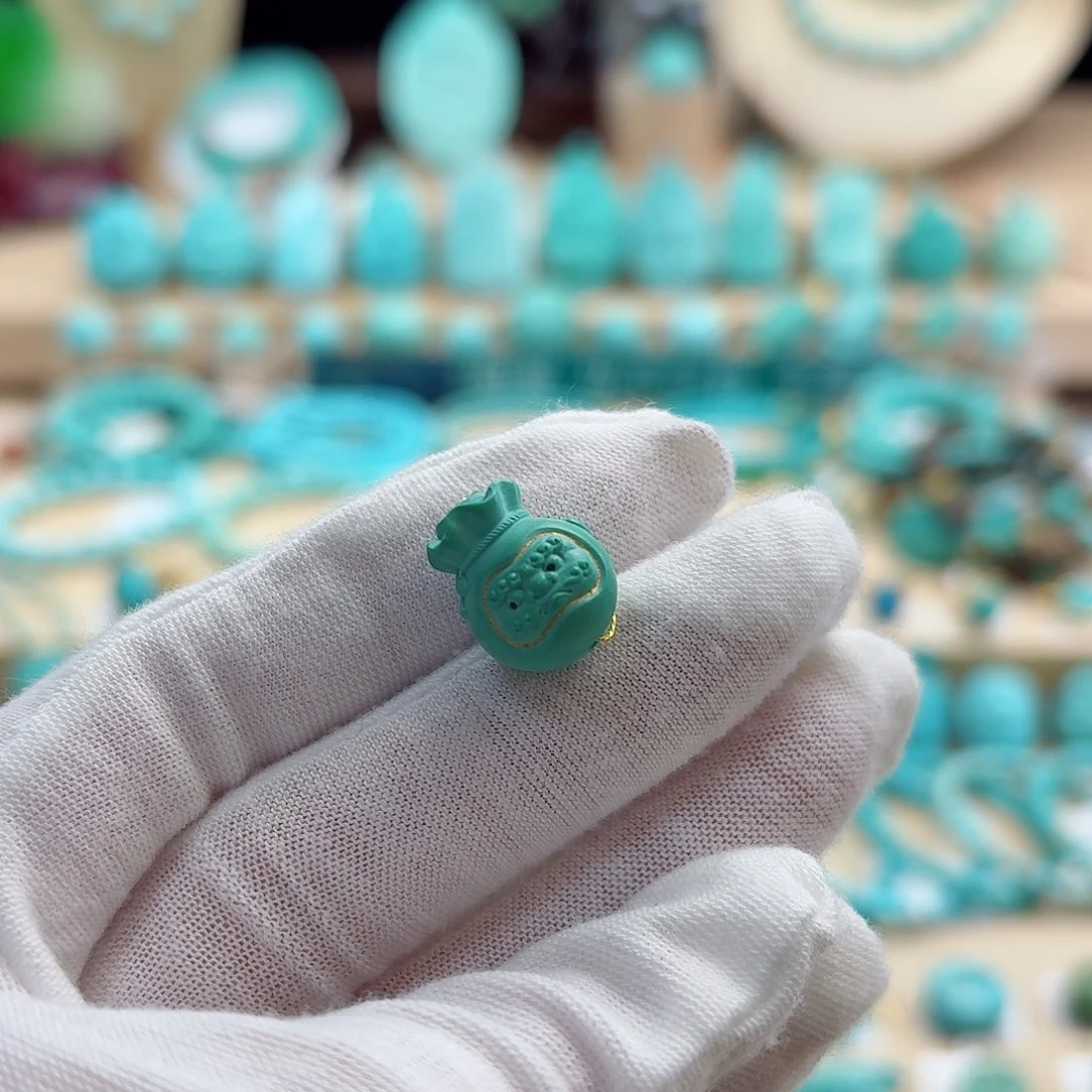 绿松石未镶嵌珠宝奇石