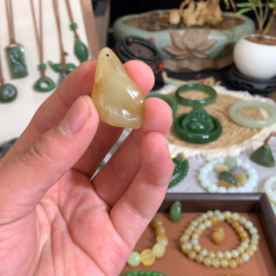 和田玉未镶嵌颈饰