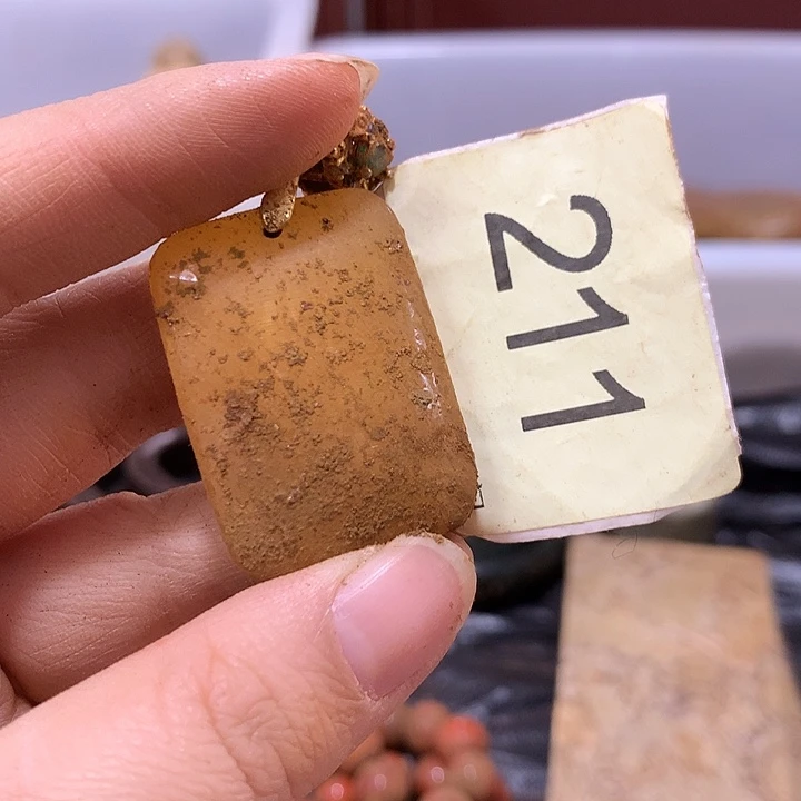 ****刀和田玉未镶嵌颈饰