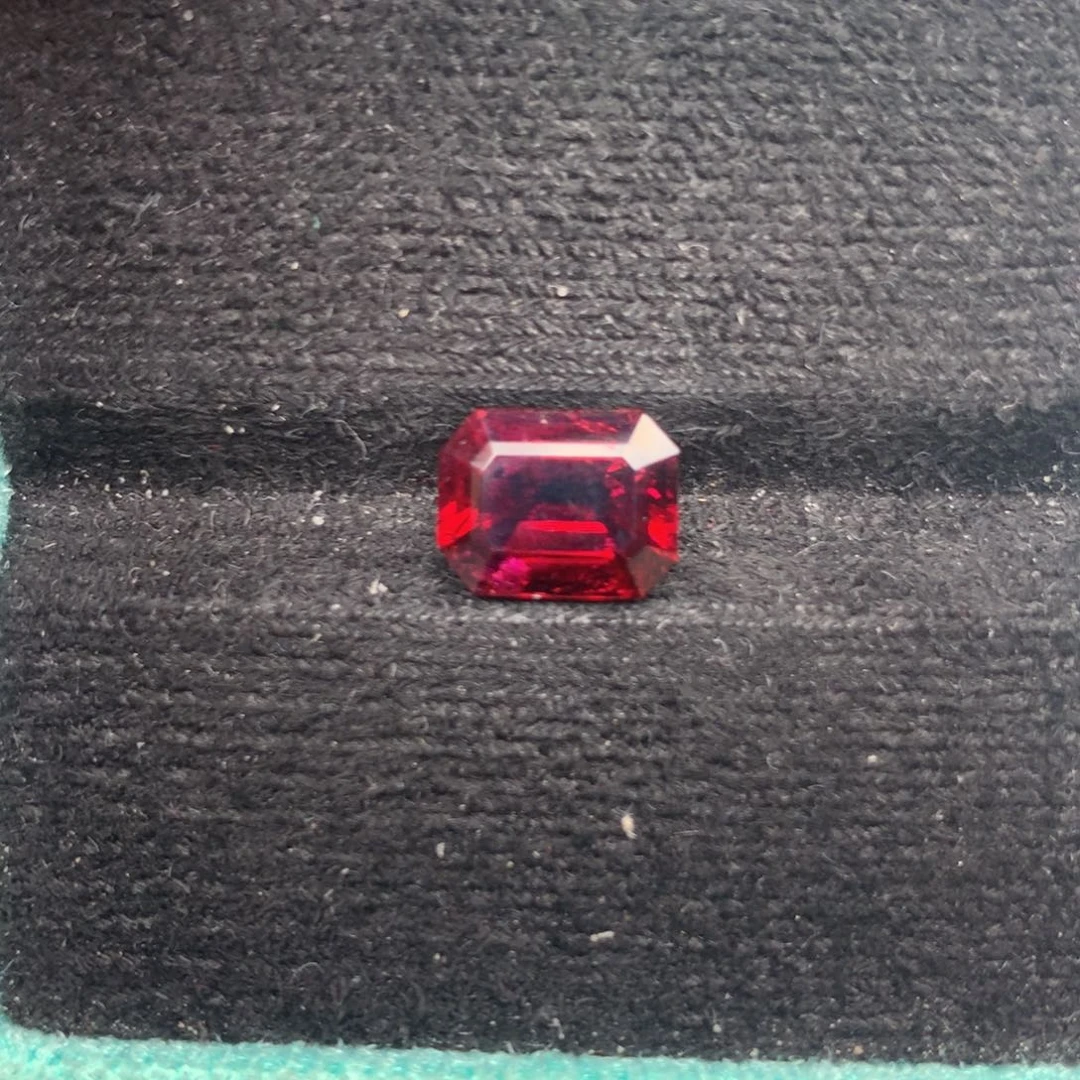 碧玺鸽血红卢比莱4ct未镶嵌