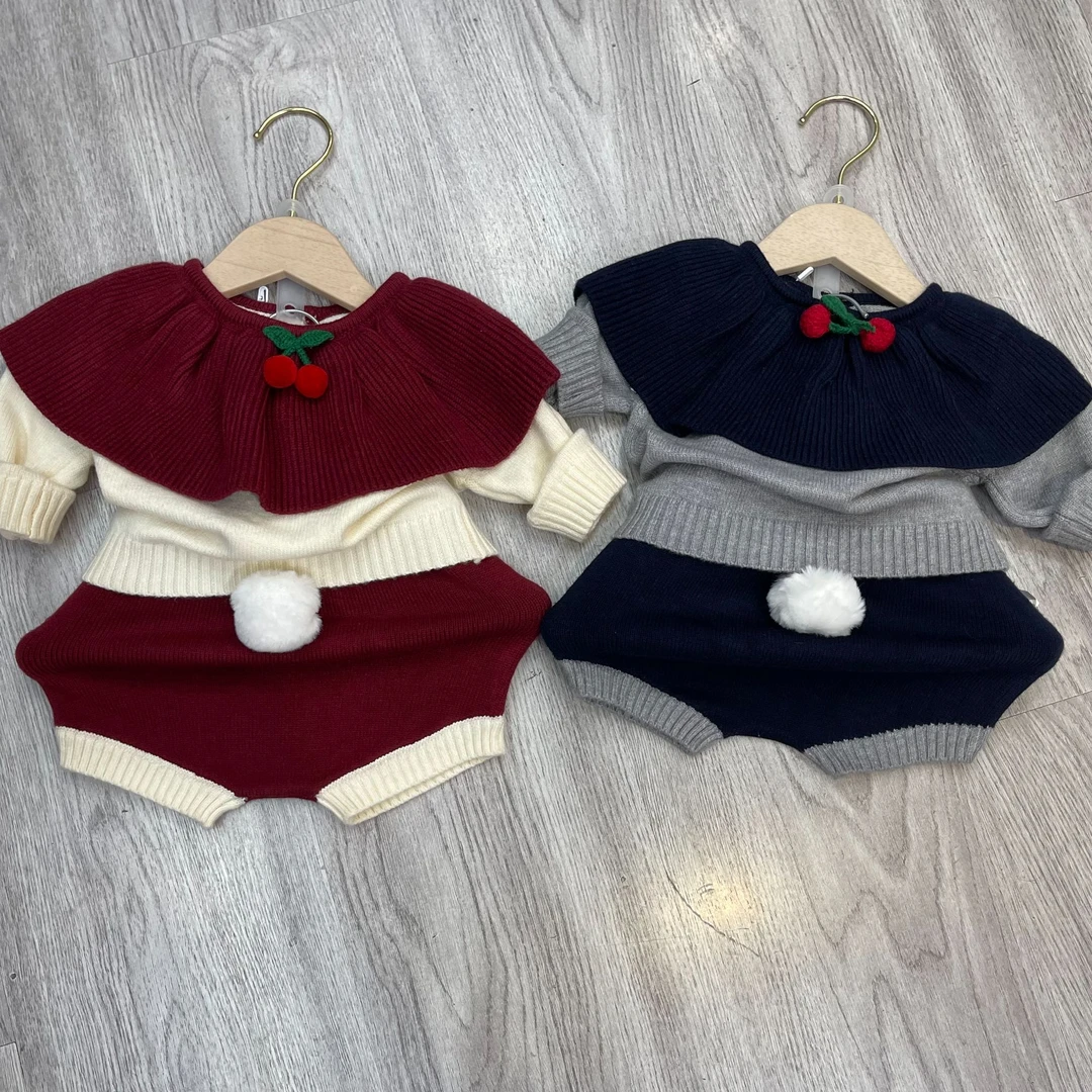 0-1岁女宝宝的两件套套装女童